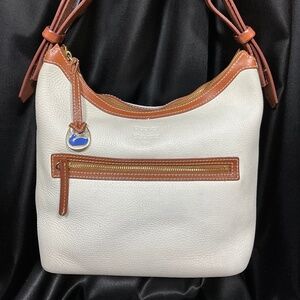 Dooney Burke light Cream with tan strap handle handbag 18-H4a